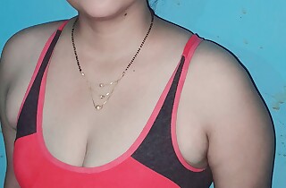 Hot palpate puja fingering her pussy self