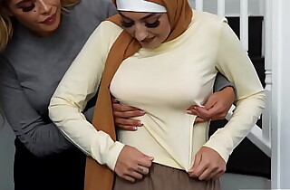 Virgin muslim teen relative to hijab deflowered unconnected with tutor and stepmom