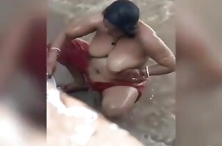 Aunty Bathing Outdoor Spy Clip
