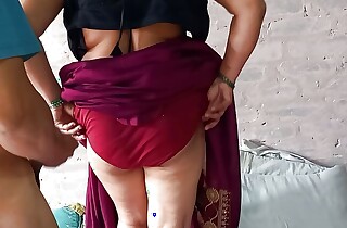 Hot sexi bhabhi ki sari me dogs style me chudai