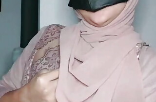 Hijab girl tries ass fucking masturbation