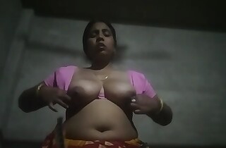 Indian hot bhabhi in the open sexy video