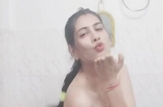 Desi Bhabhi Fully Scanty Bathing Video