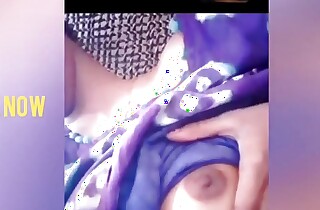 Videocall with Indian Desi Girl Desishoweing Boobs