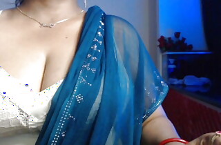 Sexy hot girl's youthful boobs show by crack her bra.