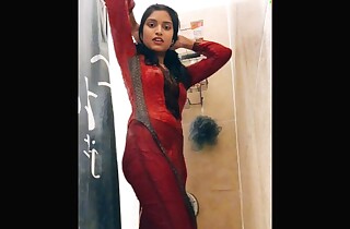Superb desi girl bathroom mms viral blear