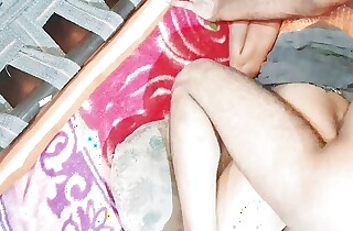 Desi bhabhi ko choda friends milke bhabhi ko