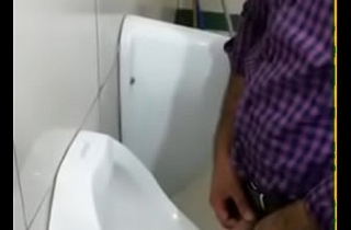 indian partizans station public toilet pissing eavesdrop video.MP4