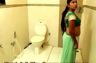 Big Indian unskilled mummy shoing her stuff after fucking