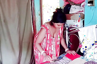 Boyfriend left his show one's age in the hotel vulnerable the awning be incumbent on listening to songs