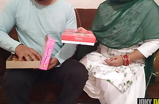 Diwali ke discharge maami ki choot ke pataakhe chala kar manaayi diwali