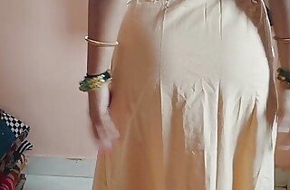 Mumbai girl dancing on Indian Bollywood song