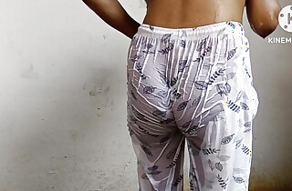 Bhabhi ki mast jawani dekh sasur ji ne apna launda hila full nude bathing indian bhabhi