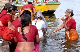 Indian old aunties bathing gonga openly. Obese Exasperation and BOOBS!!!