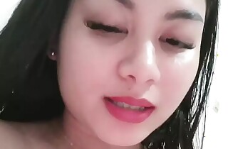 Cewek indo jilat nenen sange