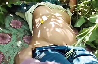 DESI BHABI KO SARSO KHET ME Perineum