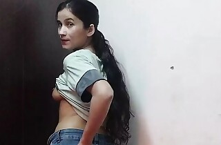 Master ne mujhe exam me pass krwane ke liye meri chut liya