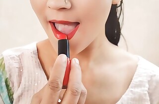 Bhabhi ji ka lipstick chus kar choda