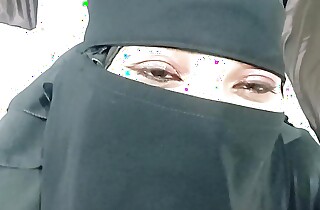 Perfect Footjob by gorgeously  muslim girl