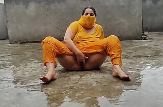 Pakistani Stepmom Enjoy A catch Rain