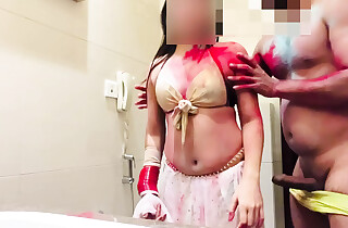 exceeding Holi, Bhabhi had a lot of fun exceeding the pretext of applying color in the shower of sexy sister-in-law