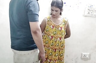 Mere step father mujhe roj chodte hai