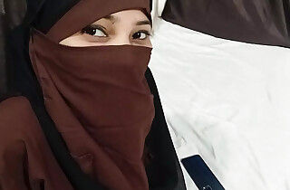 Juicy pussy of a elegant Muslim girl, I've not in any degree fucked before