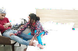 Stepmom ko apne laude par value a below average bithaya
